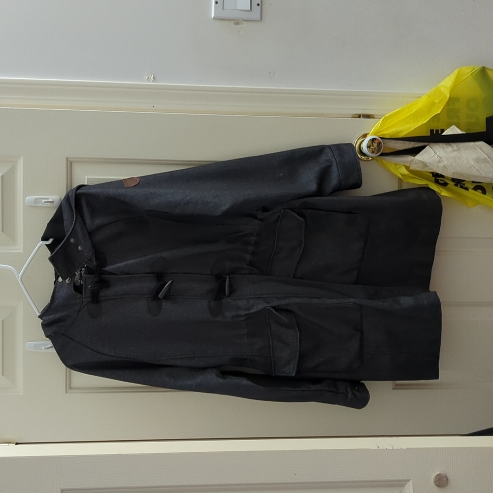 Roots Jacket - Picture 2 of 8